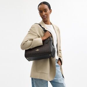 Erin Shoulder Bag In Signature Canvas